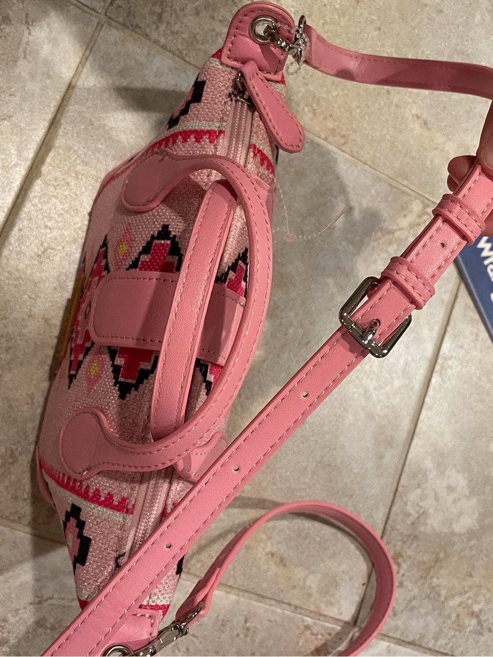 NWT Wrangler Pink Aztec Patterned Crossbody Bag - Picture 3 of 7